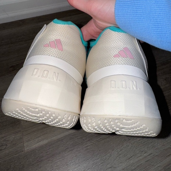 Adidas D.O.N. Issue 4 Grade Basketball Shoe - Picture 11 of 13